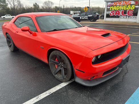 Used 2018 Dodge Challenger SRT w/ Technology Group image 2