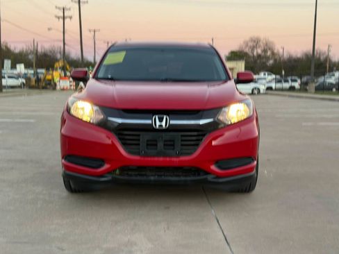 Used 2017 Honda HR-V LX image 3