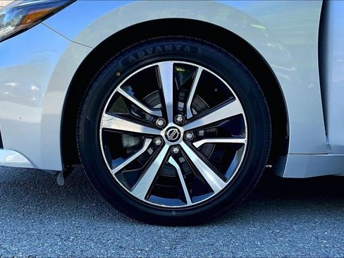 Used 2022 Nissan Maxima SV w/ Floor Mat Group FWD image 16