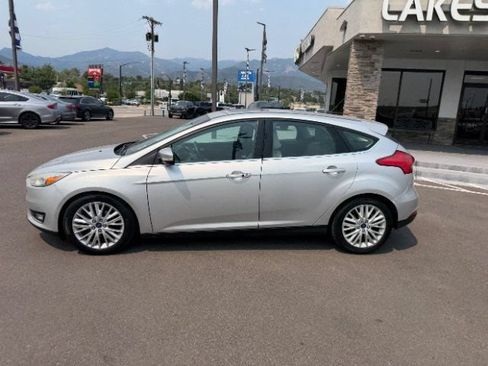 Used 2016 Ford Focus Titanium FWD image 4