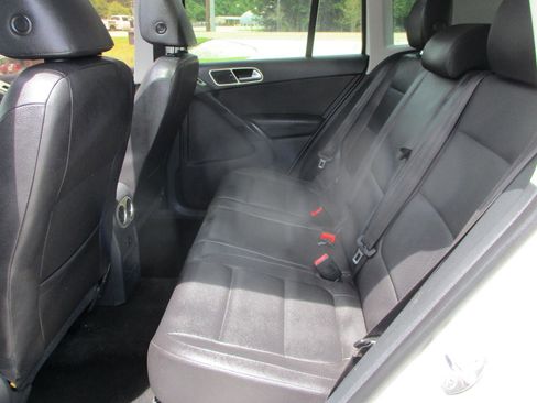Used 2012 Volkswagen Tiguan S FWD image 19