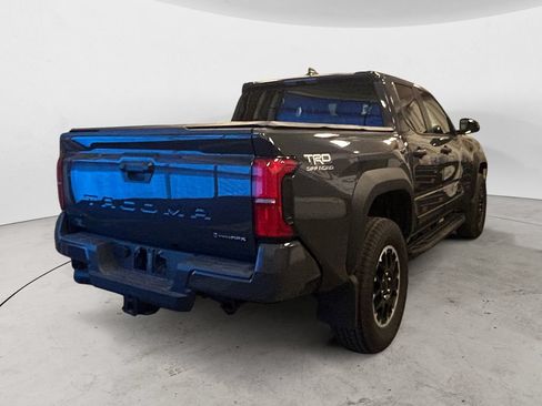 Certified 2025 Toyota Tacoma TRD Off-Road AWD/4WD image 5
