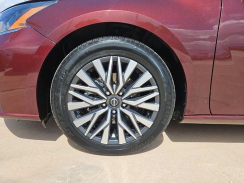 Used 2024 Nissan Altima 2.5 SV FWD image 7