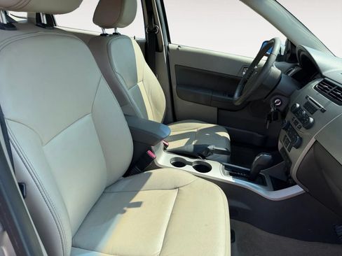 Used 2010 Ford Focus SEL FWD image 9