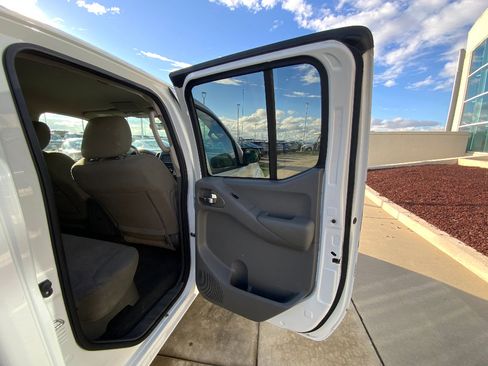 Used 2019 Nissan Frontier SV image 18