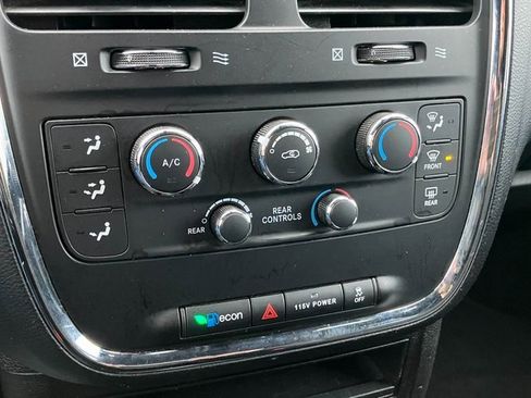 Used 2020 Dodge Grand Caravan SE image 9