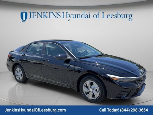 New 2026 Hyundai Elantra SE FWD image 1
