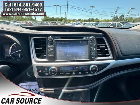 Used 2017 Toyota Highlander XLE AWD/4WD image 14