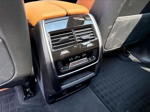 Used 2025 BMW X7 xDrive40i w/ Premium Package AWD/4WD image 13