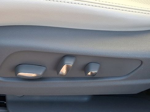 Used 2023 Cadillac XT6 Premium Luxury image 17