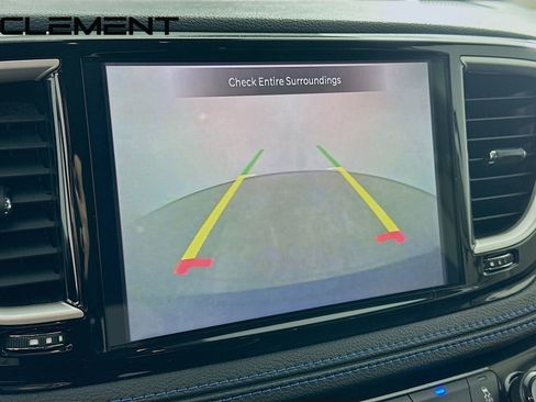 Used 2021 Chrysler Pacifica Touring image 19