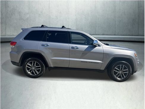 Used 2017 Jeep Grand Cherokee Limited AWD/4WD image 7