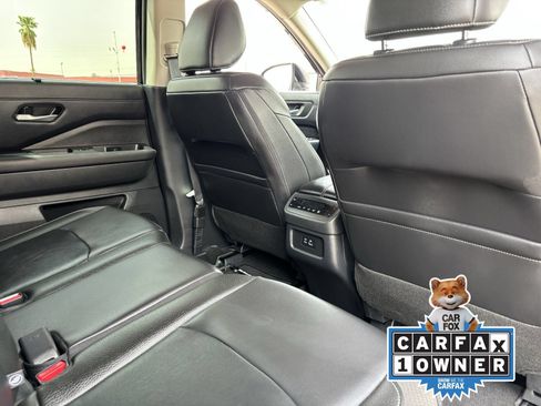Used 2025 Nissan Pathfinder SL FWD image 14