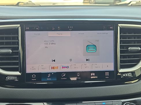 Used 2024 Chrysler Pacifica Touring-L image 10