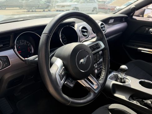 Used 2017 Ford Mustang Coupe RWD image 25