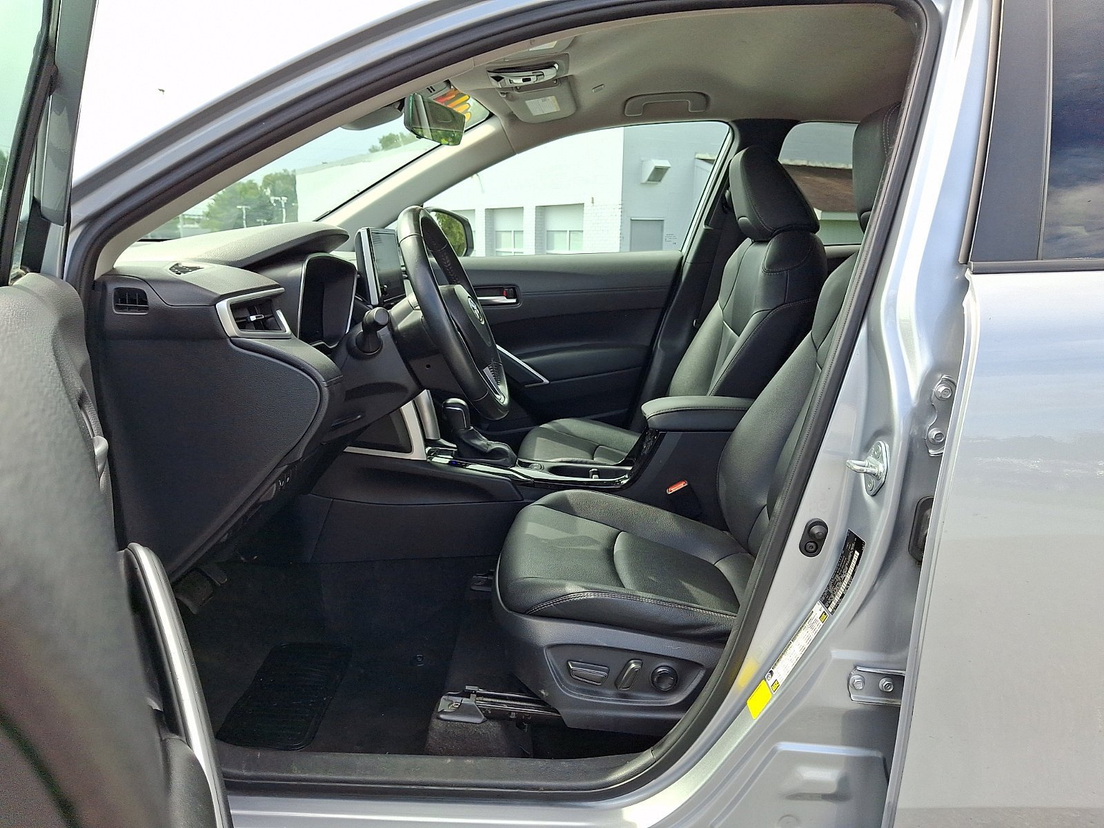 Used 2025 Toyota Corolla Cross XLE FWD image 15