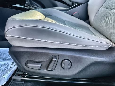 Used 2024 Kia Niro EX Touring image 21