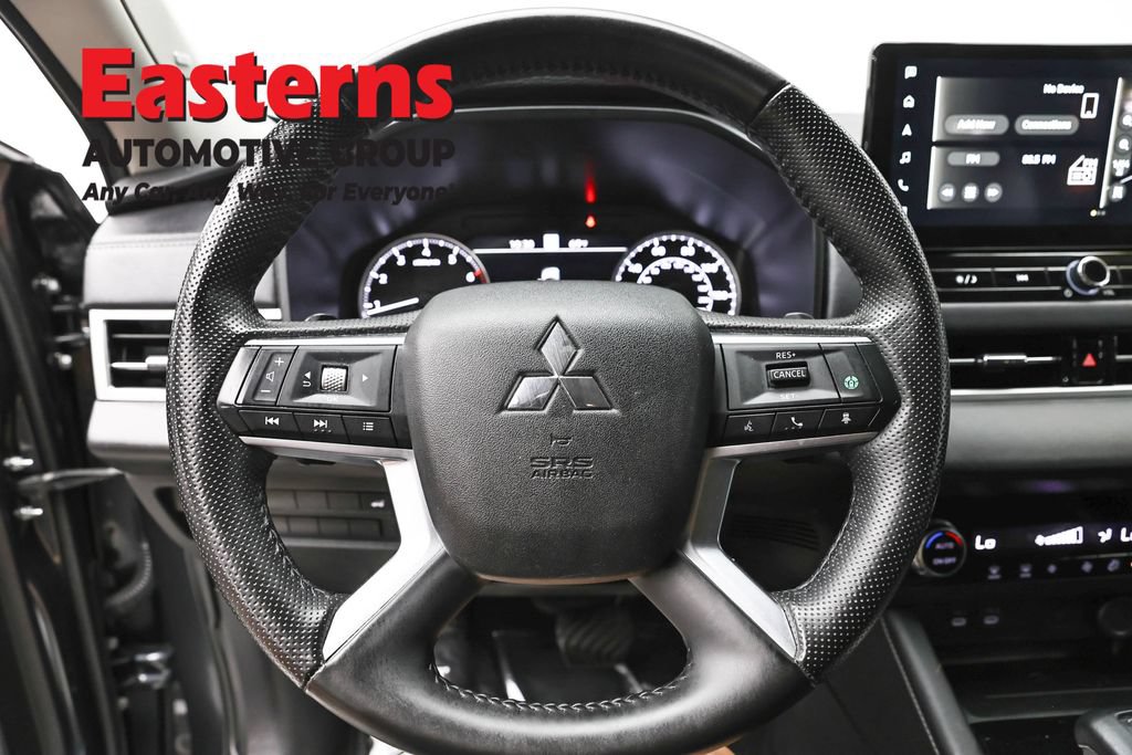 Used 2025 Mitsubishi Outlander SE AWD/4WD image 11