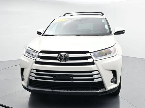 Used 2019 Toyota Highlander XLE AWD/4WD image 3