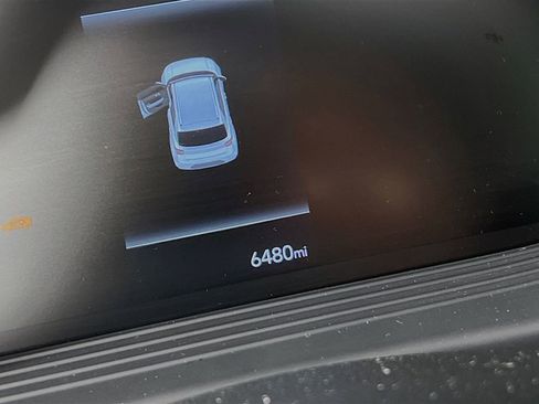 Used 2025 Hyundai Venue SEL FWD image 11