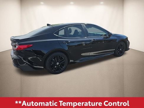 Used 2026 Toyota Camry SE image 5