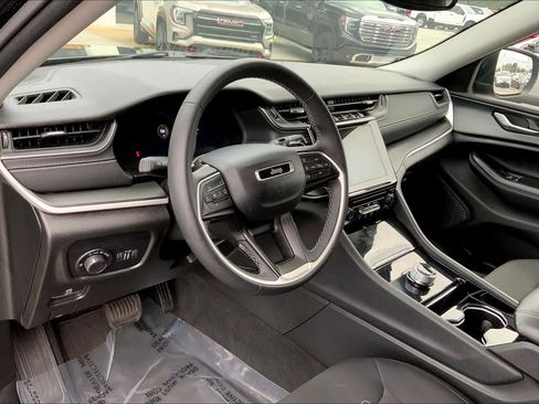 Used 2023 Jeep Grand Cherokee L Laredo image 15