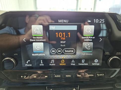 Used 2025 Nissan Pathfinder SL AWD/4WD image 35