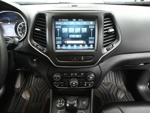Used 2022 Jeep Cherokee Trailhawk AWD/4WD image 31