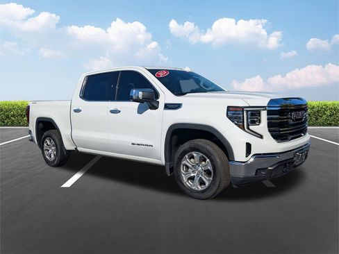 Used 2024 GMC Sierra 1500 SLT image 2