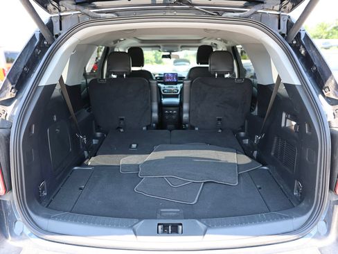 Used 2022 Ford Explorer XLT AWD/4WD image 13