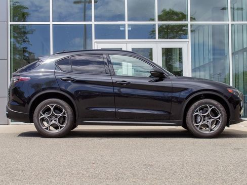 New 2025 Alfa Romeo Stelvio Sprint AWD/4WD image 4