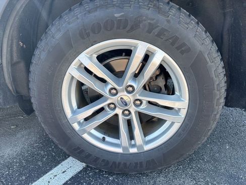 Used 2022 Ford Explorer XLT w/ Equipment Group 202A AWD/4WD image 7