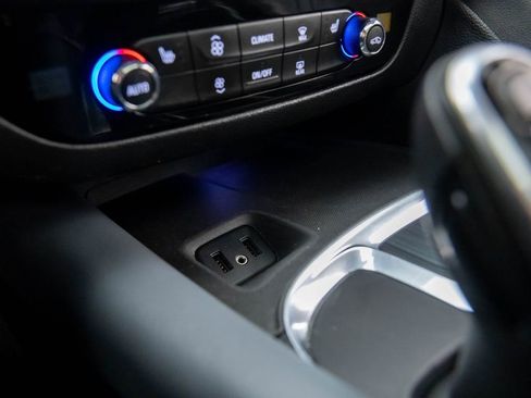 Used 2019 Buick Enclave Essence w/ LPO, Sport Appearance Package image 28