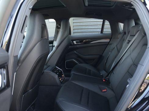 Certified 2023 Porsche Panamera image 31