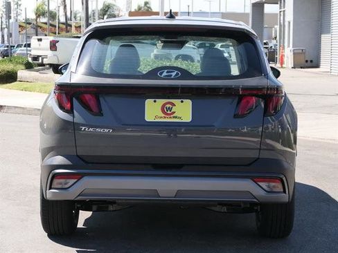 New 2025 Hyundai Tucson SE image 4