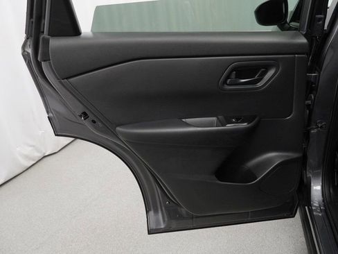 Used 2025 Nissan Rogue S image 37