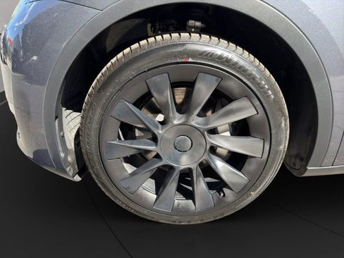 Used 2023 Tesla Model Y AWD image 21
