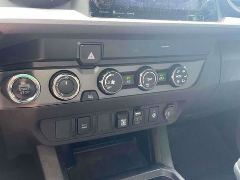 Used 2019 Toyota Tacoma TRD Sport AWD/4WD image 31