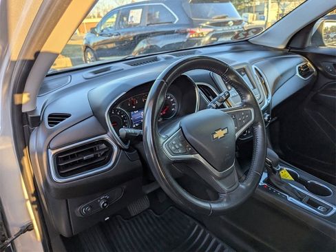Used 2022 Chevrolet Equinox LT image 12