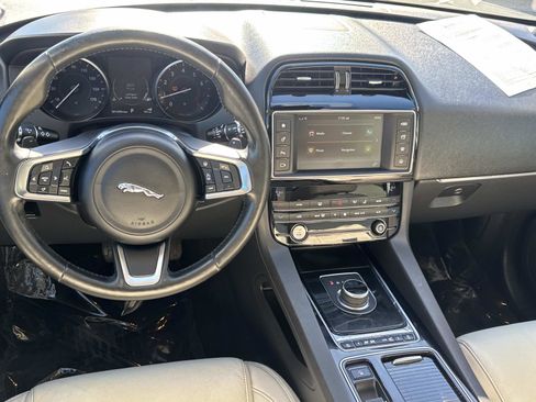 Used 2018 Jaguar F-PACE Prestige image 7