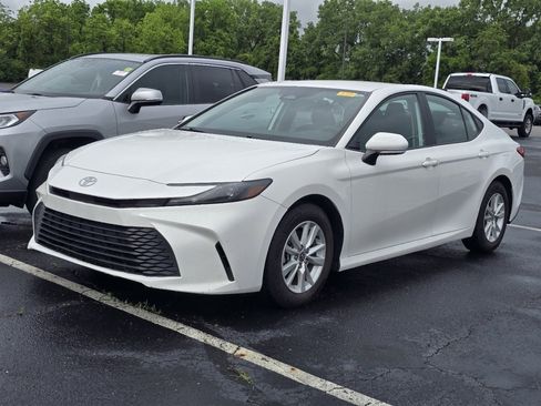 Used 2025 Toyota Camry LE FWD image 3