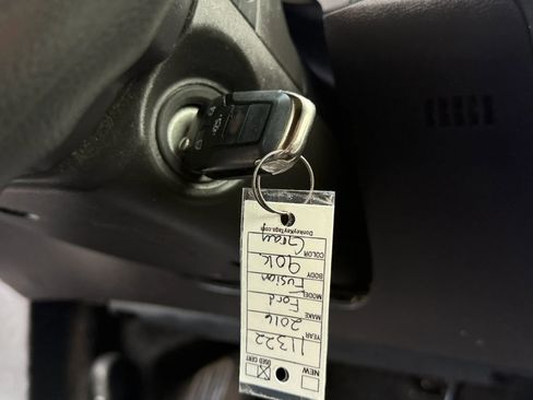 Used 2016 Ford Fusion SE FWD image 30