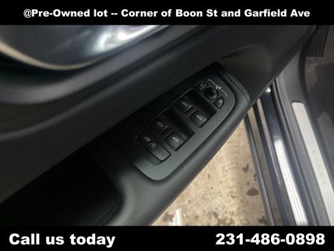 Used 2023 Volvo XC60 B5 Plus w/ Climate Package AWD/4WD image 15