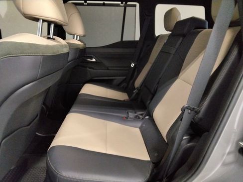 Used 2024 Lexus GX 550 image 36