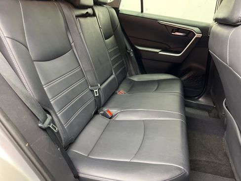 Used 2020 Toyota RAV4 XLE Premium FWD image 17