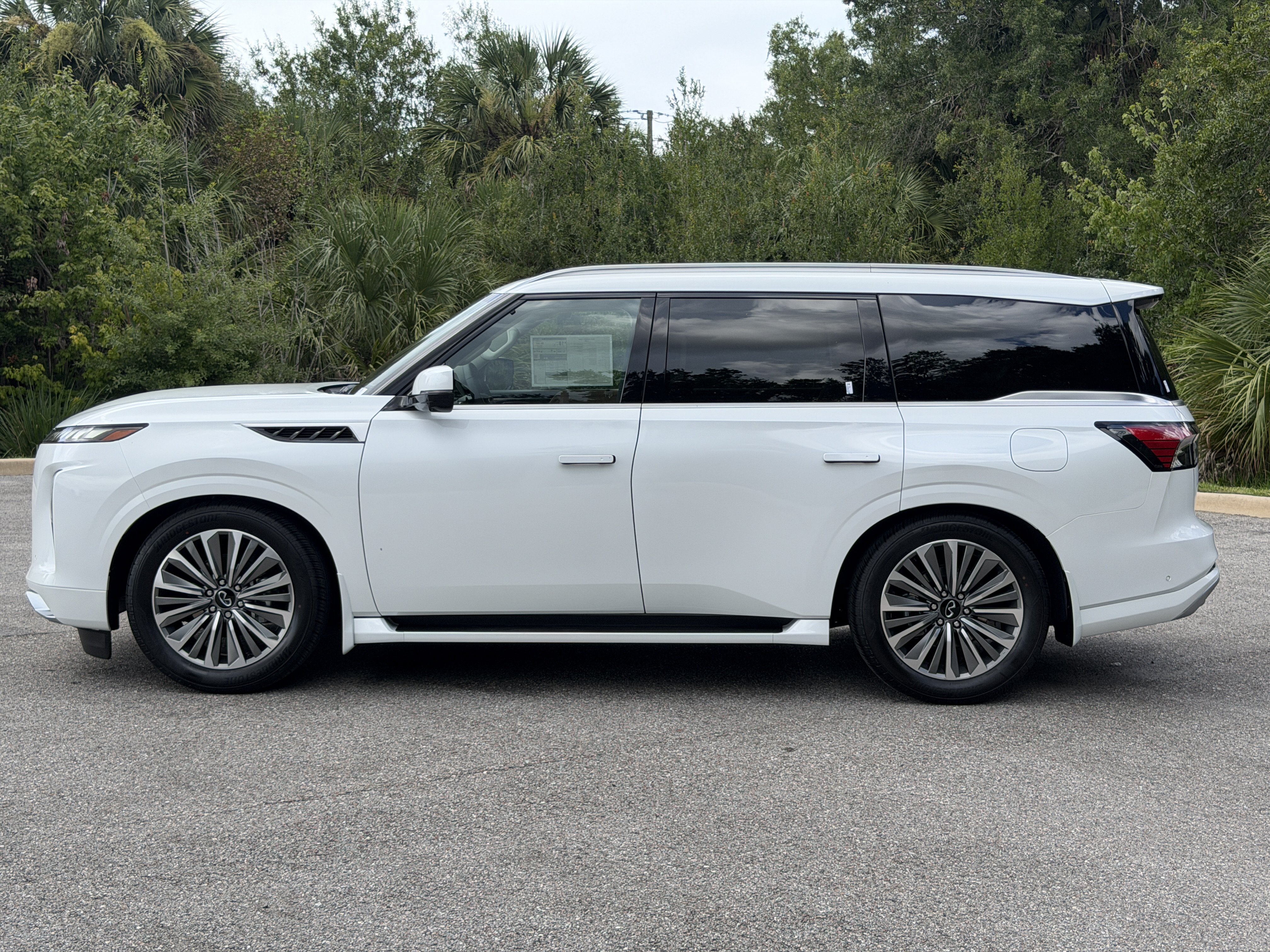 New 2027 INFINITI QX80 Luxe w/ Cargo Package RWD image 4