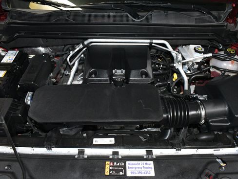 Used 2025 Chevrolet Colorado ZR2 w/ Technology Package AWD/4WD image 93