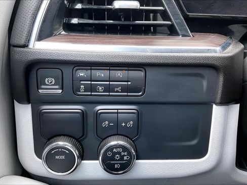 Used 2025 Chevrolet Tahoe Premier RWD image 31