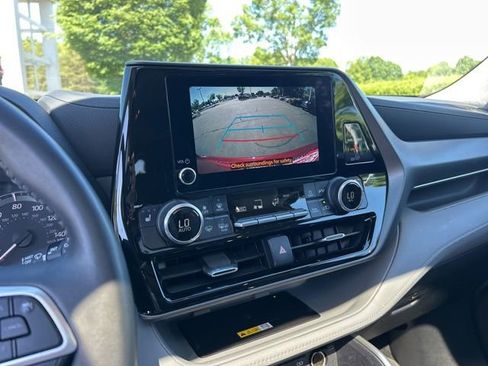 Used 2023 Toyota Highlander XLE FWD image 24