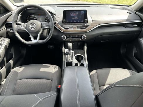 Used 2024 Nissan Altima 2.5 SV FWD image 16
